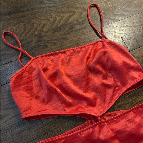 Red Cut Out Dress 🌹 - Picture 3 of 3